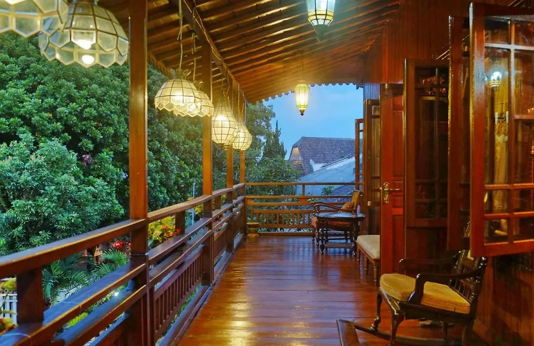 Badjoeri Ethnic Wooden Homestay-1