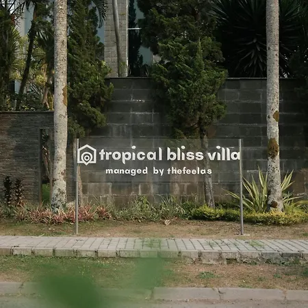 Tropical Bliss Villa By The Feelas-3