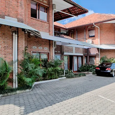 Reddoorz Plus Near Dago Pakar-2