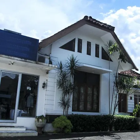 Oyo 497 De Tropis Family Residence-2