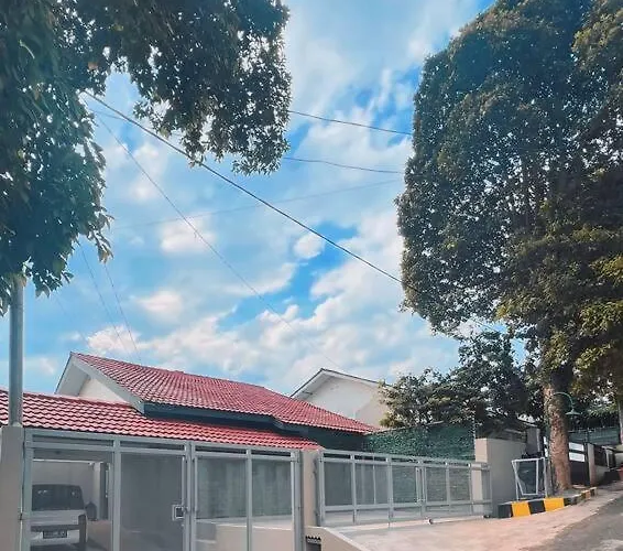 North Castle Full Ac Villa With Infinity Pool Dago Bandung