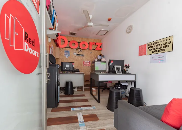 Reddoorz @ Jarrdin Cihampelas