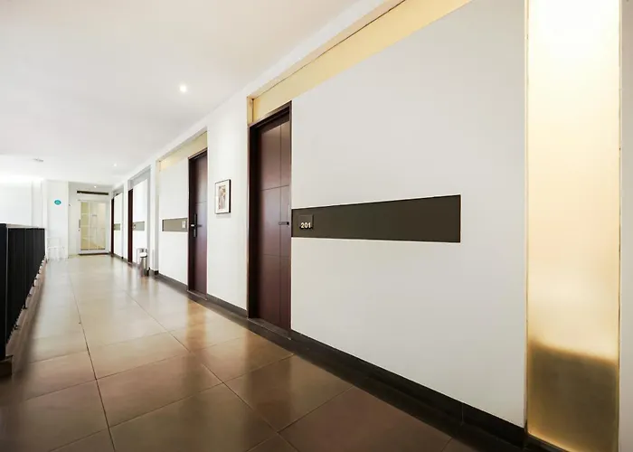 Reddoorz Plus @ Cipaganti Street 3