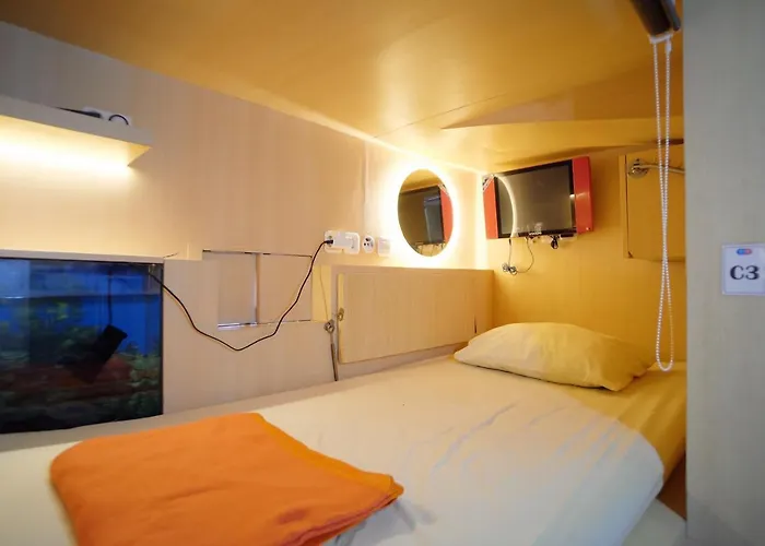 Inap At Capsule Hostel